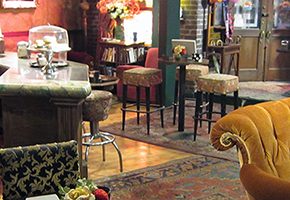 Sit on the famous Central Perk couch at Warner Bros Studio Tour – fun movie-themed date!